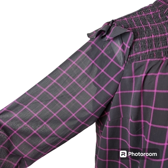 Torrid Blouse sz 1 Crinkle Chiffon Smocked Neck Blouse plus size - Picture 4 of 10